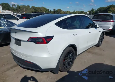 2022 Tesla Model Y Performance Dual Motor All-Wheel Drive z USA, uszkodzony, nr VIN 7SAYGDEF1NF372350